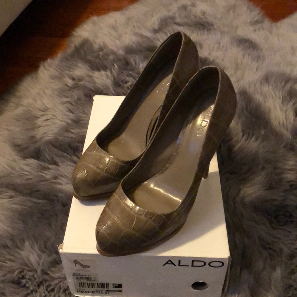 Shoes - Picture 3 of 3
